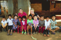 Julie e Jennifer volontarie alla scuola Nam Tok